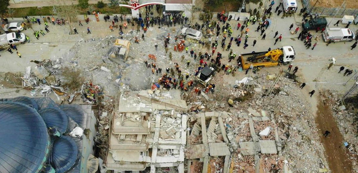 Son dakika! Malatya'daki depremde enkaz altında kalan Şeyma ve babası kurtarıldı