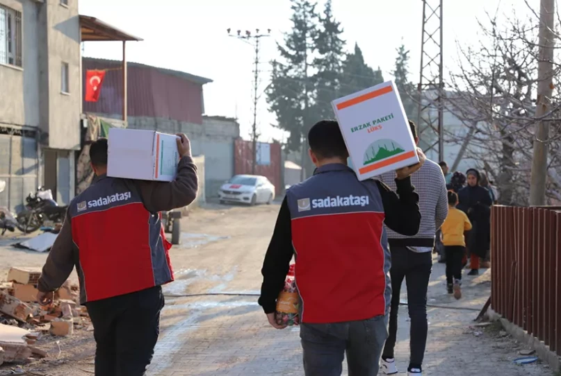 Sadakataşı deprem bölgesine yardımlarını sürdürüyor