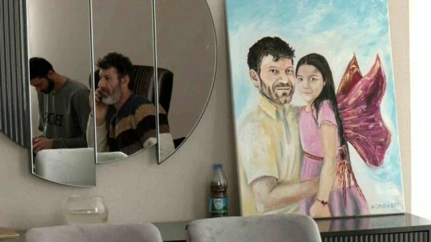 Dayadı döşedi teslim etti! Ebru Yaşar’ın depremin simgesi olan babaya hediye ettiği ev takdir topladı