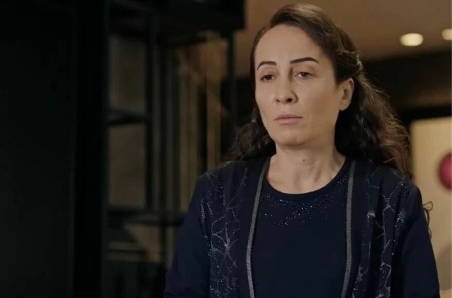 diziler Yalı Çapkını Esme kimdir, gerçek adı ne, kaç yaşında? Sezin Bozacı oynadığı <a href=