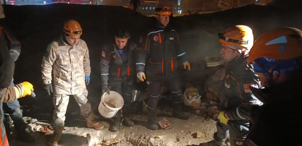 AFAD personeli enkazda nasıl titizlikle çalıştıklarını anlattı: Arkeologlar gibi kazdık