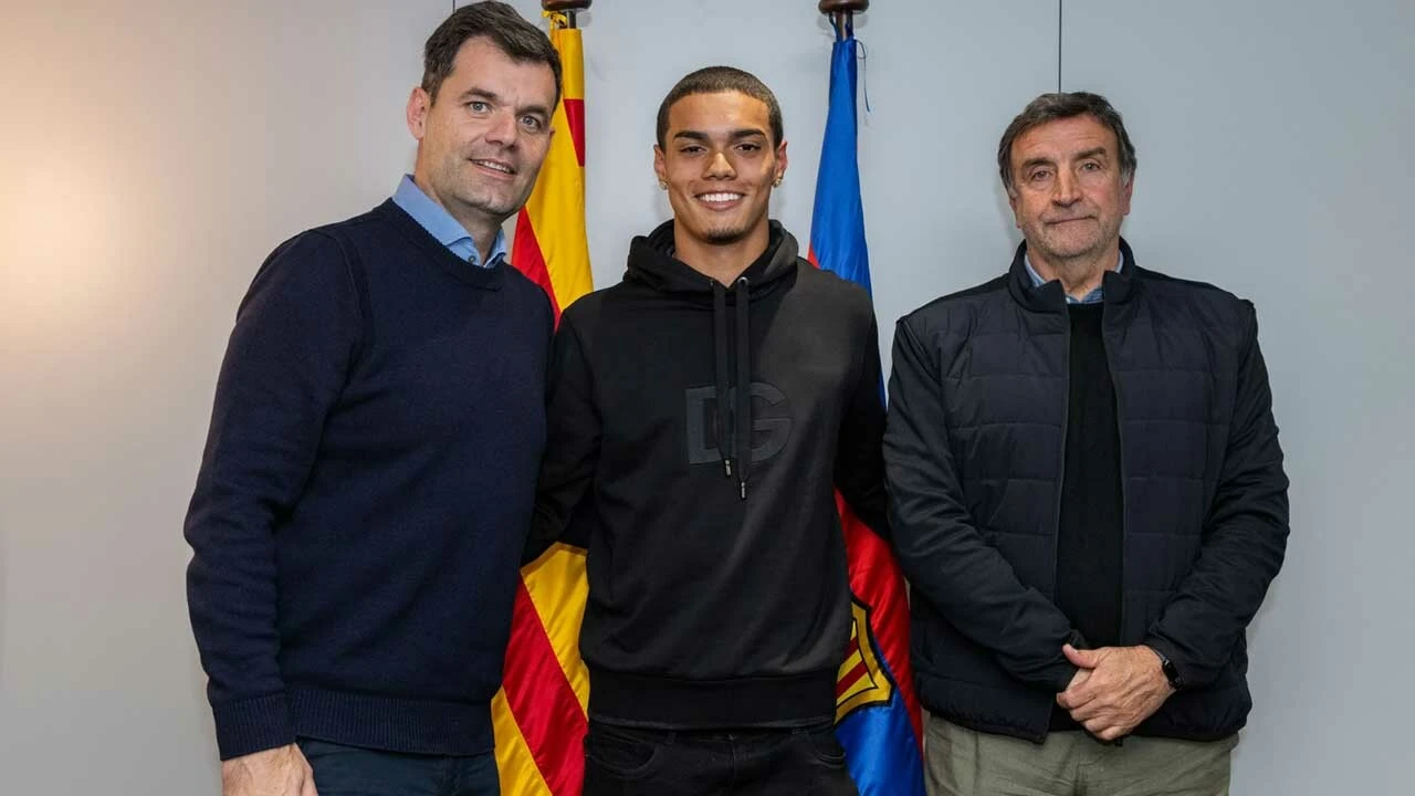 Ronaldinho'nun oğlu Joao Mendes babasının izinden gidiyor: Barcelona'ya transfer oldu