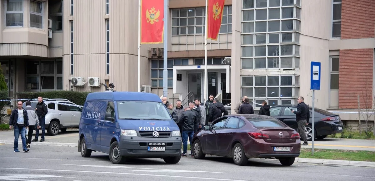 Karadağ’da mahkeme binasına bombalı saldırı!