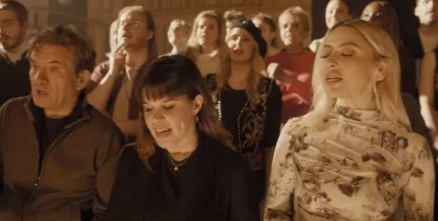 Depremzedeler için bir araya gelen 30 Belçikalı sanatçı arasına Hadise de katıldı!