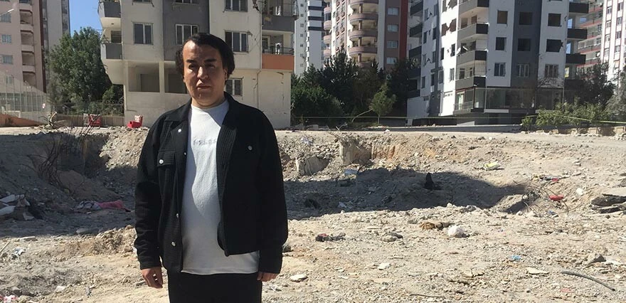 Deprem sonrası yarım kalan hikayeler: Sağlık çalışanı nöbet değiştirdi hayatta kaldı, ailesini kaybetti