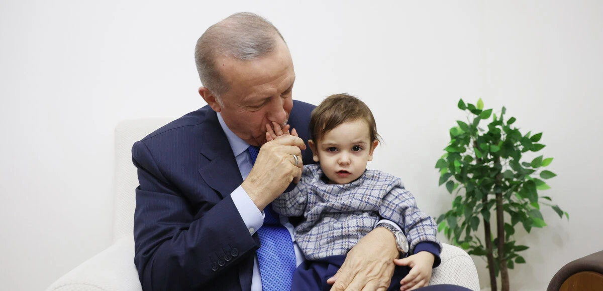 Cumhurbaşkanı Erdoğan'dan depremzede aileye ziyaret