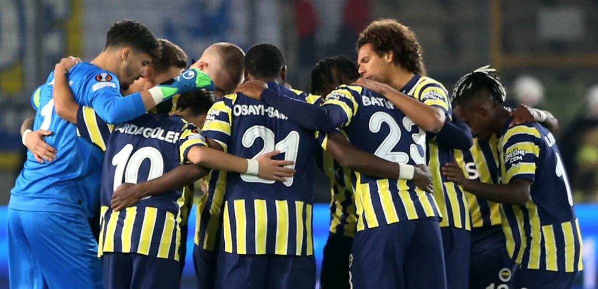 Fenerbahçe Sevilla maçı kadrosunu açıkladı: 4 isim kadroda yok