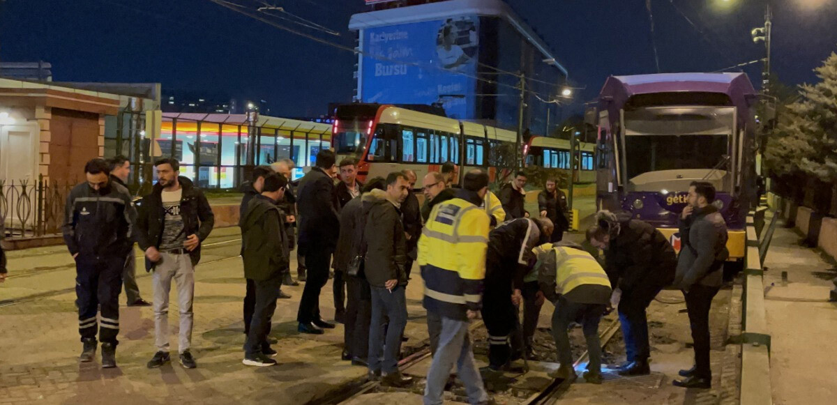 Son dakika! İstanbul Cevizlibağ&#039;da tramvay raydan çıktı