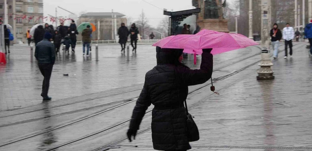 İstanbul'da beklenen sağanak başladı