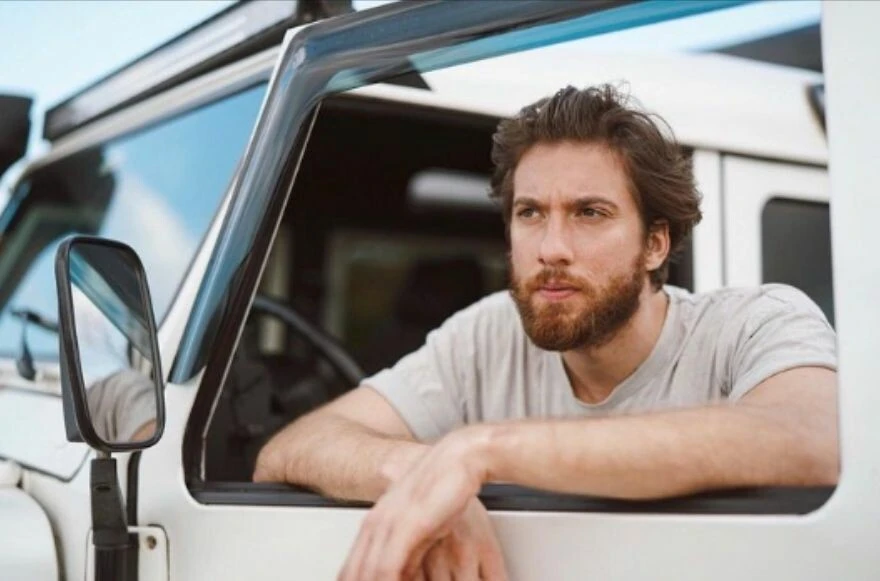 Yasak Elma Ata kimdir, gerçek adı ne? Utku Ateş kimdir, hangi dizilerde oynadı?