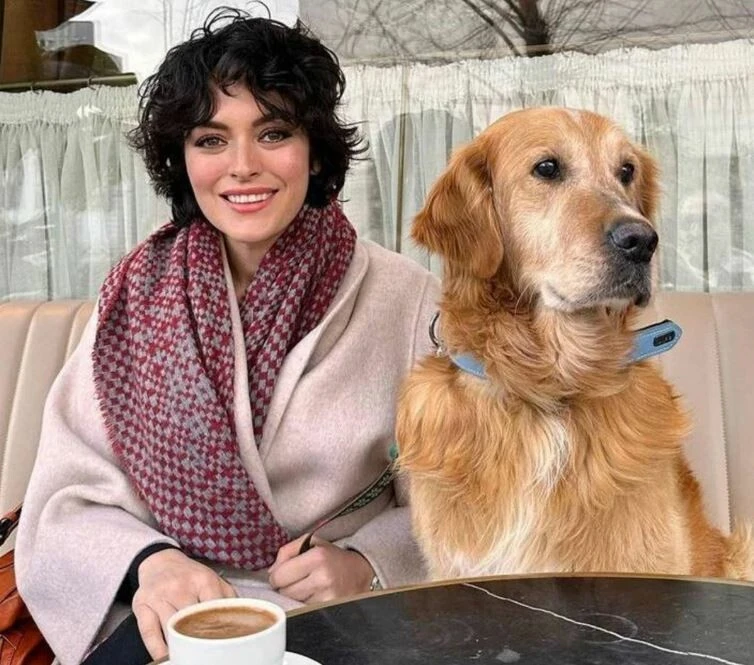 Oyuncu Ezgi Mola, depremzede köpeği sahiplendi
