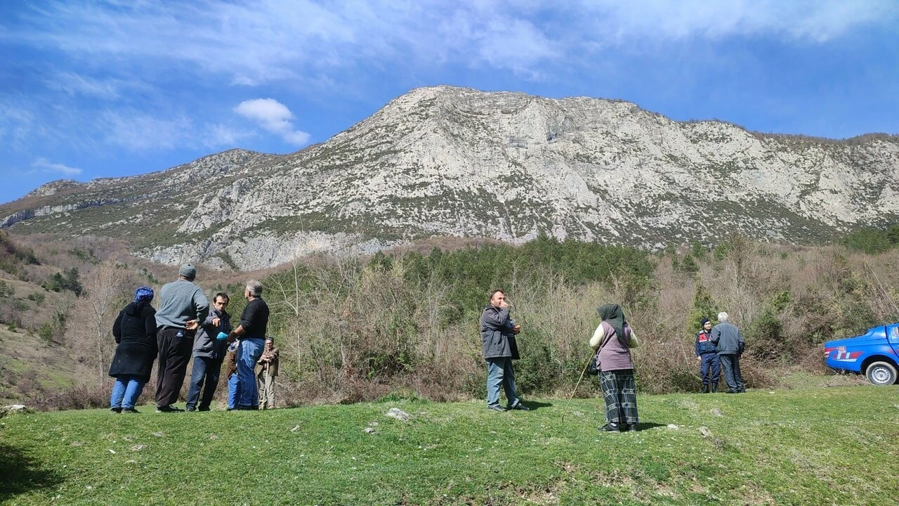 Üç gündür aranan yaşlı adam ormanlık alanda ölü bulundu