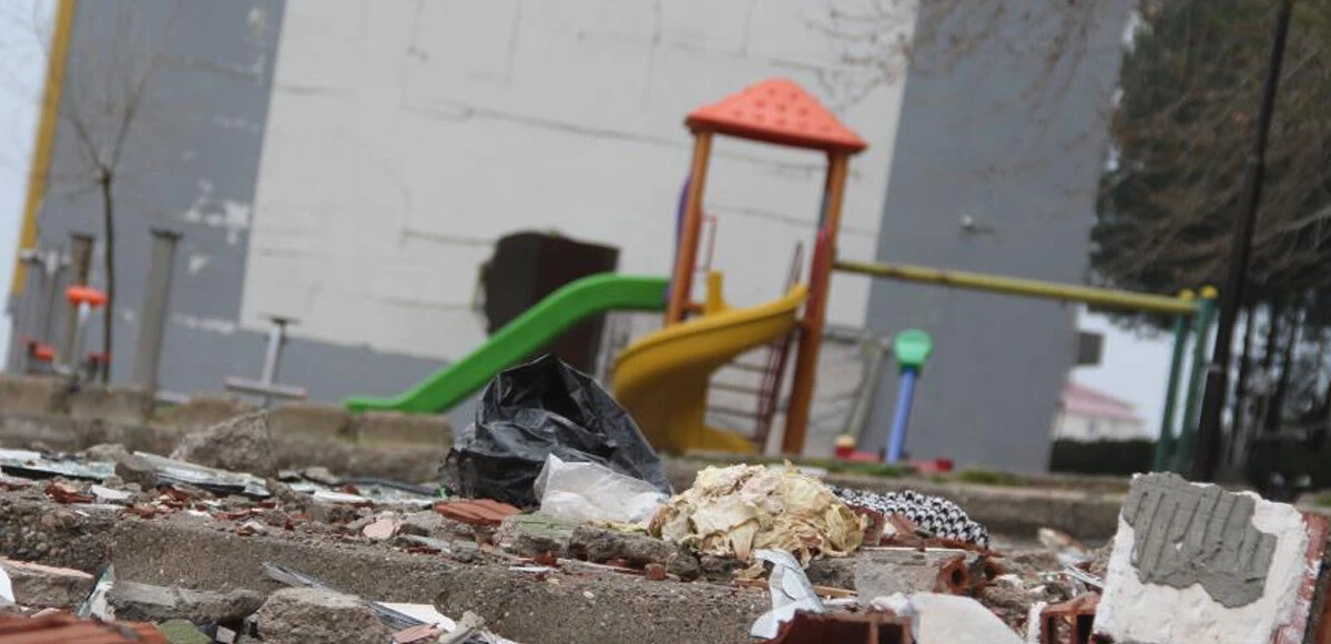 Deprem bölgesinde hüzne boğan kareler: Parklar çocuksuz kaldı...