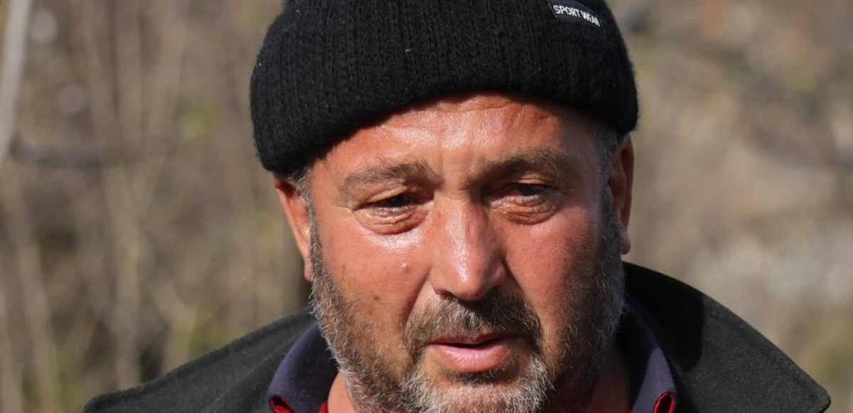 Depremde evleri üzerlerine yıkıldı: 4 kişilik aile traktör ve minibüs sayesinde kurtuldu