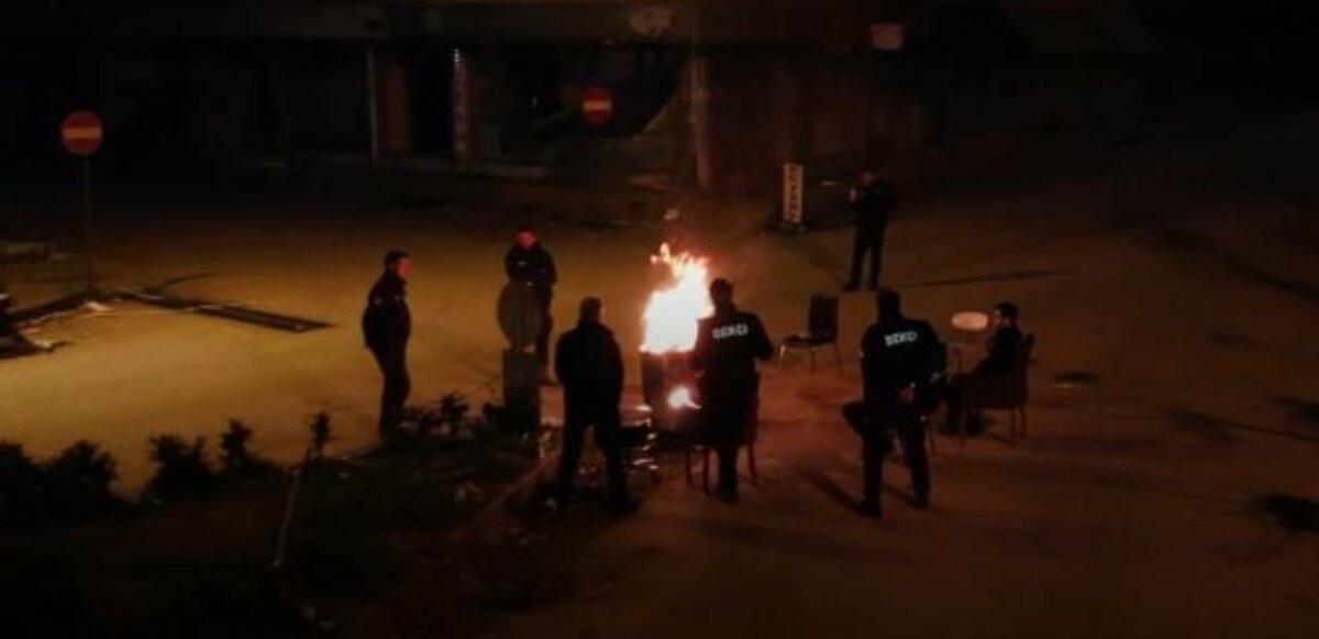 Hatay&#039;da iki farklı hayat: Boşaltılan evler polis ve bekçilere emanet