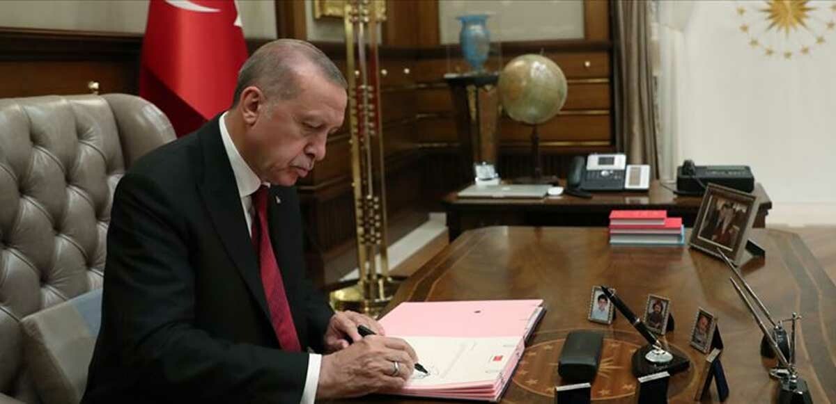 Cumhurbaşkanı Erdoğan imzaladı! 12 üniversiteye rektör atandı