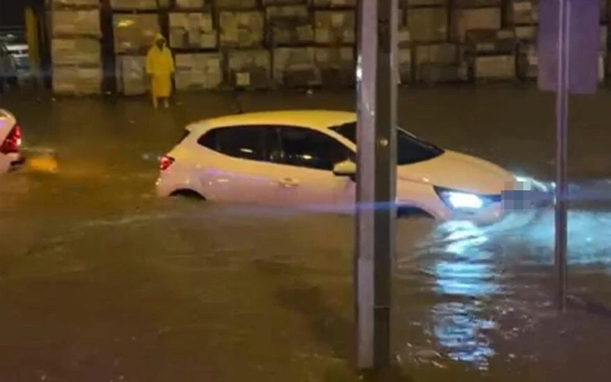 Şanlıurfa'da eğitime 'sağanak' arası: Okullar tatil edildi
