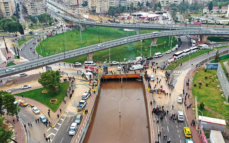 Önce deprem sonra sel! 3 ay önce törenle açılan Abide Kavşağı suya gömüldü: Acı bilanço ağırlaşıyor