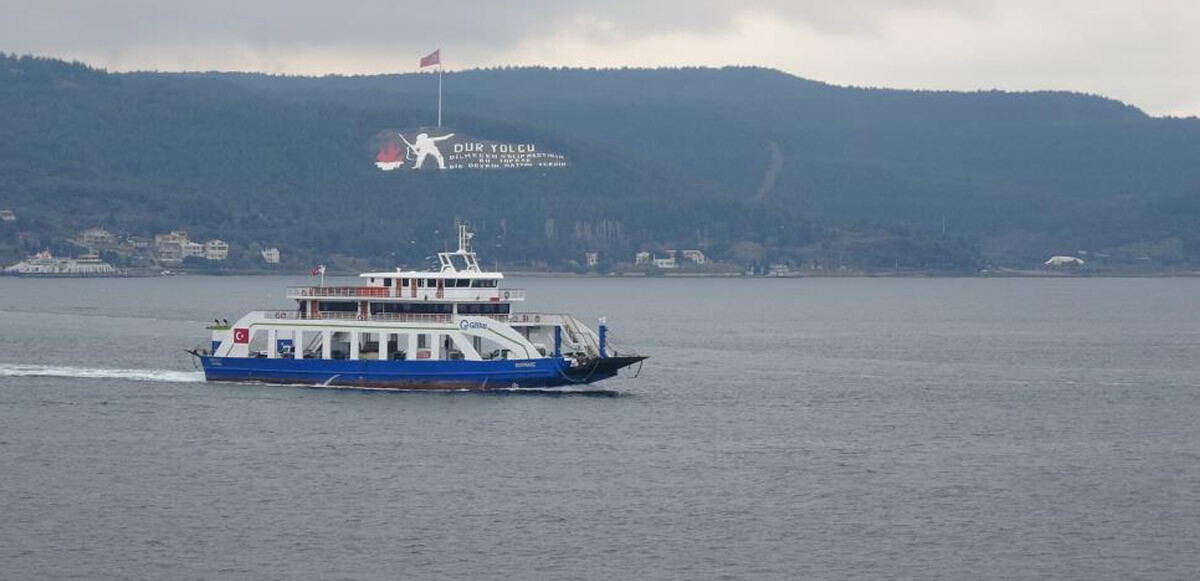 Bozcaada ve Gökçeada feribot seferlerine fırtına engeli