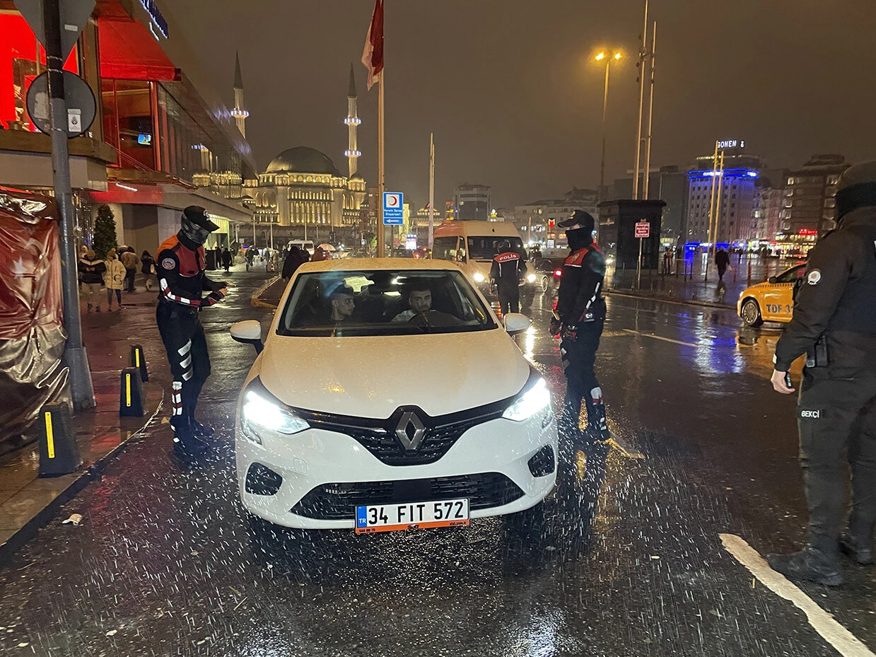 Ekipler kuş uçurtmadı: İstanbul'da havadan karadan ve denizden 'huzur uygulaması'