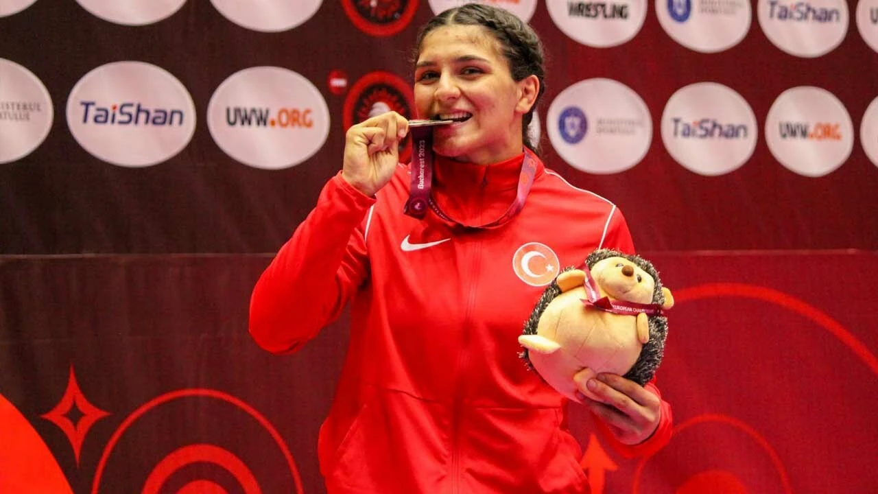 Zeynep Yetgil, U23 Avrupa Güreş Şampiyonası’nda altın madalya kazandı