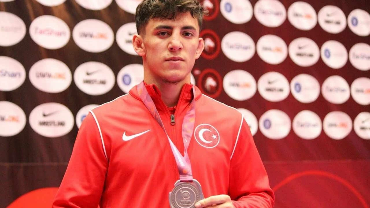 Zeynep Yetgil, U23 Avrupa Güreş Şampiyonası’nda altın madalya kazandı