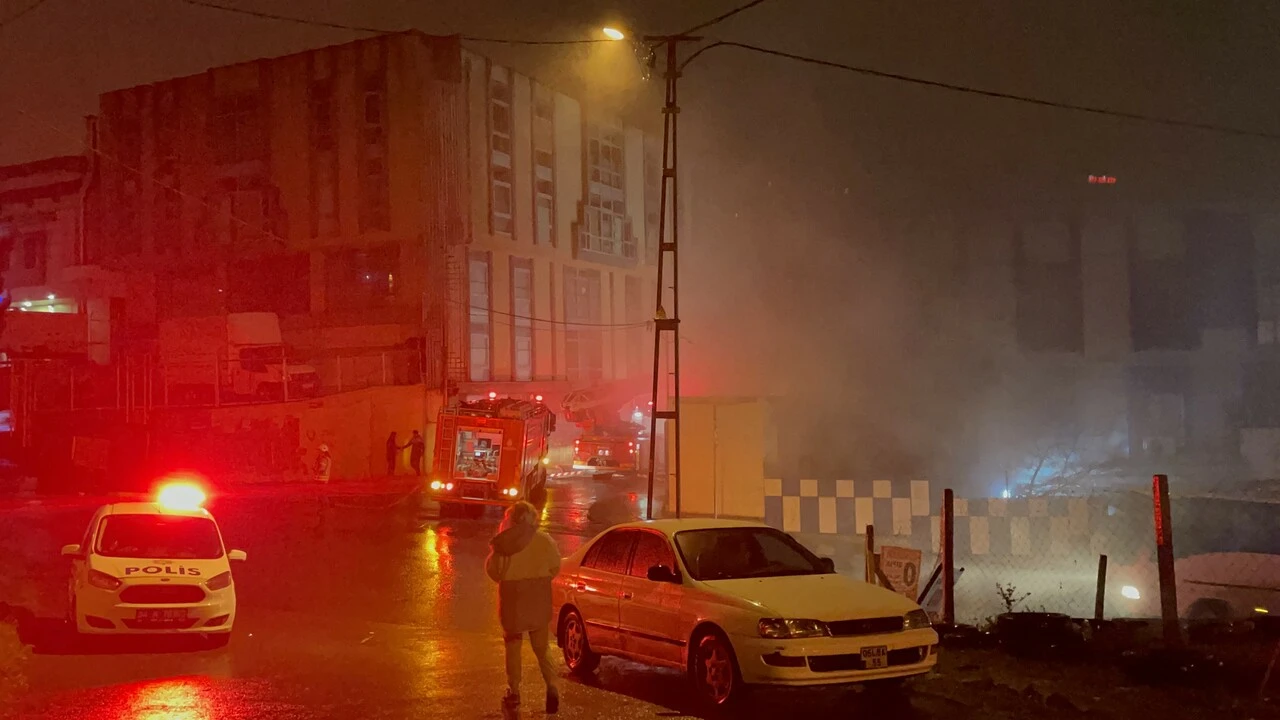 İstanbul'da kalem fabrikasında yangın