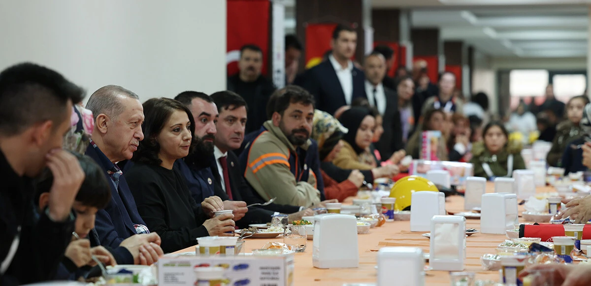 Son dakika! Cumhurbaşkanı Erdoğan, depremzedelerle buluştu: Verilen sözler yerine getirilecek