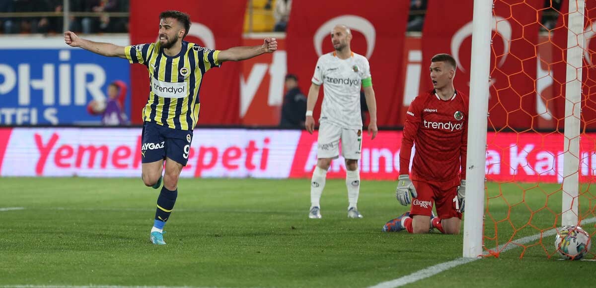 Kanarya, Alanya&#039;dan kayıpsız döndü! Maç sonucu: Alanyaspor 1-3 Fenerbahçe