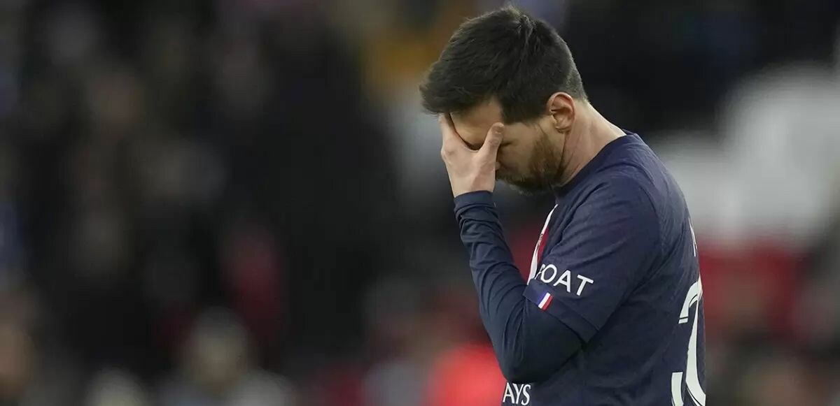 PSG taraftarları Messi&#039;yi yuhaladı