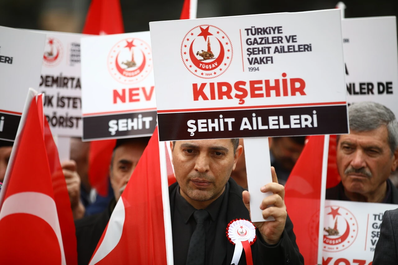Gaziler ve şehit ailelerinden CHP'ye 'HDP' tepkisi: İhanetten derhal geri dönmelisin