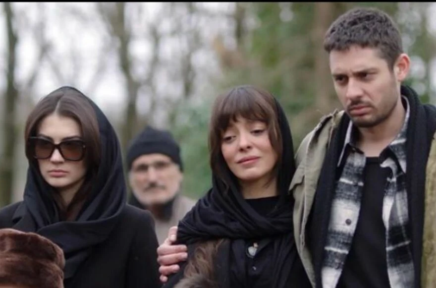 Kraliçe dizisi Ali kimdir, gerçek adı ne? Özgün Karaman kaç yaşında, evli mi?