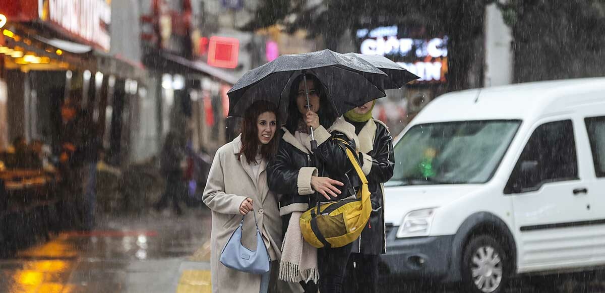 Sağanak çok kuvvetli dönüyor! Sıcaklıklar düşüşe geçti, Meteoroloji uyarılarını peş peşe sıraladı