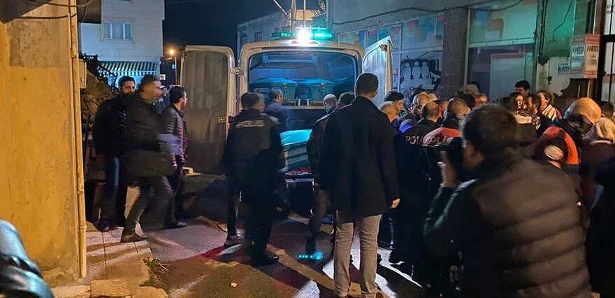 intihar Annesini öldürüp çatıdan atlayarak <a href=