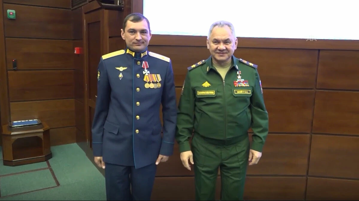 Rus bakan ABD'ye inat dediğini yaptı! İHA'yı düşüren pilotlara ödül verildi