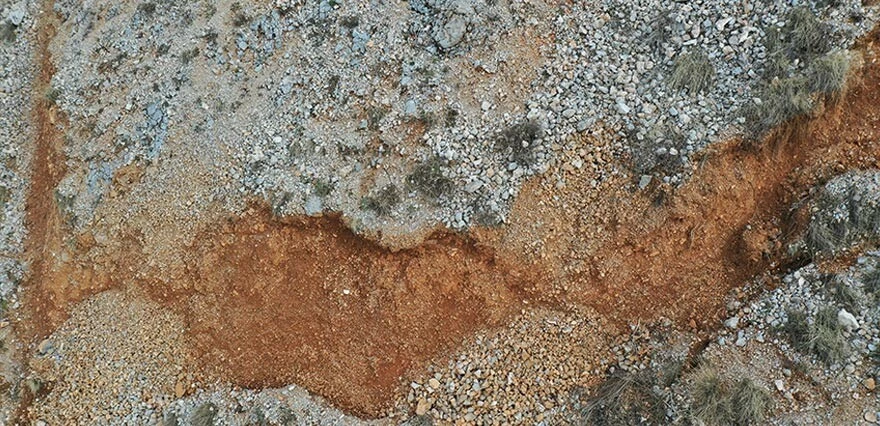 Karlar eridi, depremin etkisi ortaya çıktı! Adıyaman'da kilometrelerce uzunlukta yarıklar