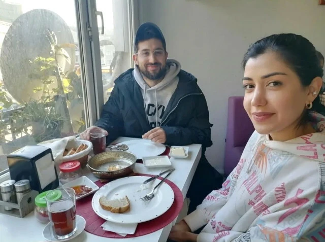 Komedyen Doğu Demirkol’un Levent Kırca’nın kızı Ayşe Kırca ile beraber olduğu ortaya çıktı!