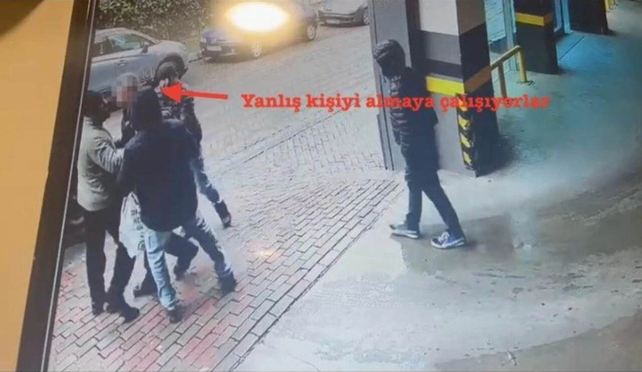 Hedefi karıştırınca özür dilediler: İstanbul'daki ilginç 'adam kaçırma' olayı kameralarda