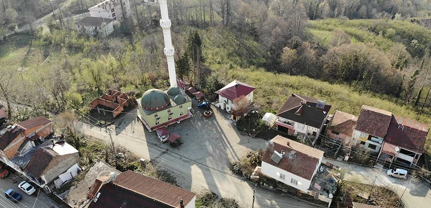 Karadeniz'de fıkra gibi olay! Kapı komşuları iki dakika farkla oruç açıyor