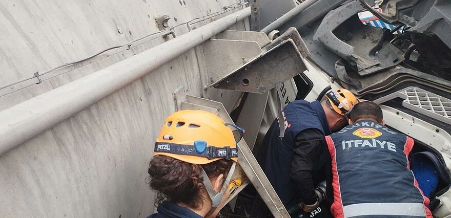 Niğde'de LPG tankeri devrildi: 1 kişi hayatını kaybetti