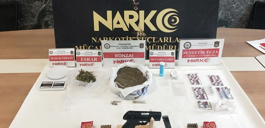 Emniyet uyuşturucu satıcılarına göz açtırmıyor! Eskişehir'de Kökünü Kurutma Operasyonu: 27 tutuklama