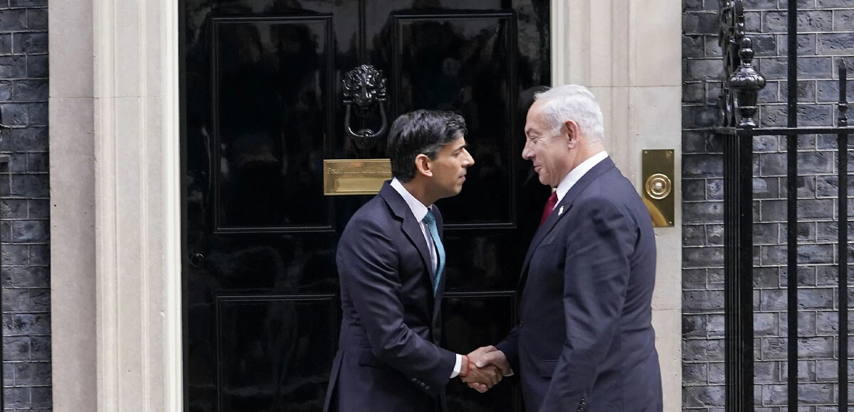 İngiltere Başbakanı Rishi Sunak ile görüşen İsrail Başbakanı Netanyahu Londra'da protestolarla karşılandı