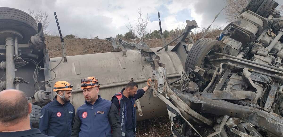 Niğde&#039;de LPG tankeri devrildi: 1 kişi hayatını kaybetti