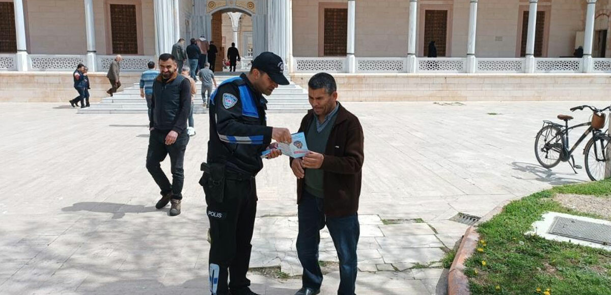 Adana&#039;da &#039;sahte polis&#039; alarmı! Ekipler çarşı, cami ve okulları tek tek gezerek uyardı: Para veya altın vermeyin