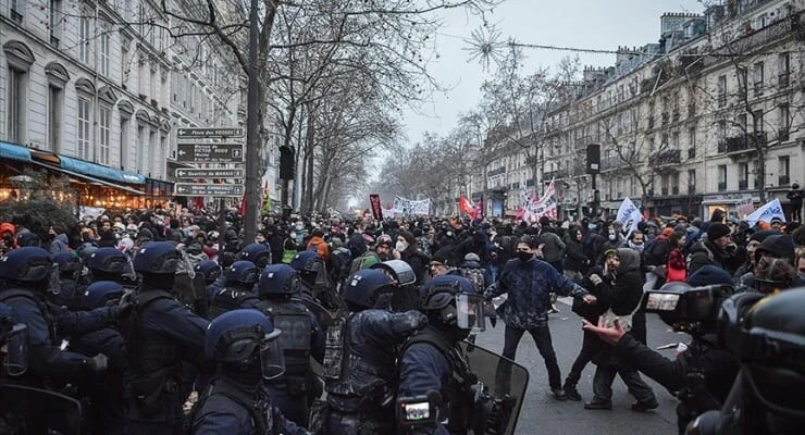 İran'dan Fransa'ya 'şiddet kınaması!' İnsan haklarına riayete çağırdılar