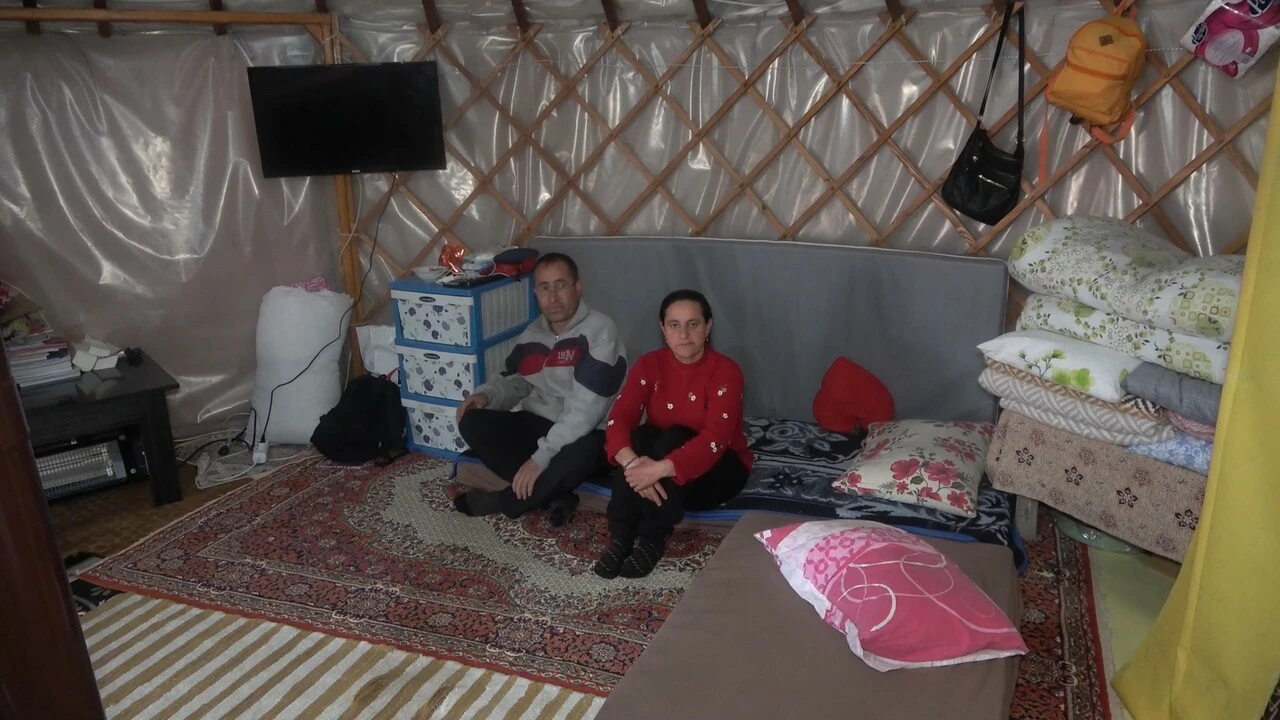 Deprem acı hikayeler bıraktı: 35 saniyede kurtuldu, babasının cenazesini elleriyle çıkarttı