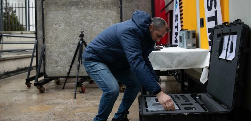 Terörle mücadele için üretildi, depremde 50'den fazla hayat kurtardı! "Duvar Arkası Radar"a büyük talep