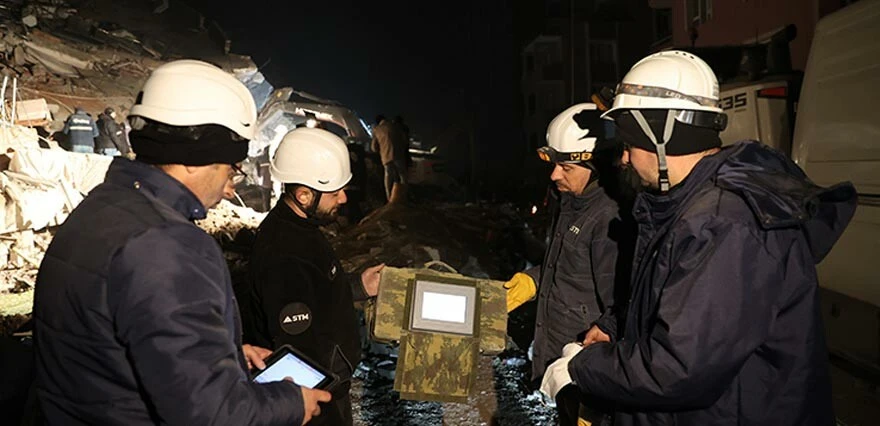 Terörle mücadele için üretildi, depremde 50'den fazla hayat kurtardı! "Duvar Arkası Radar"a büyük talep