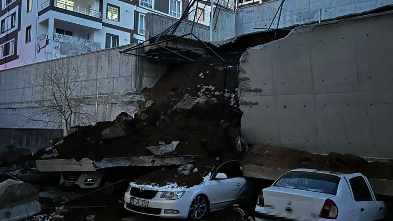 Deprem gibi... İstinat duvarı çöktü: 11 araç hurdaya döndü