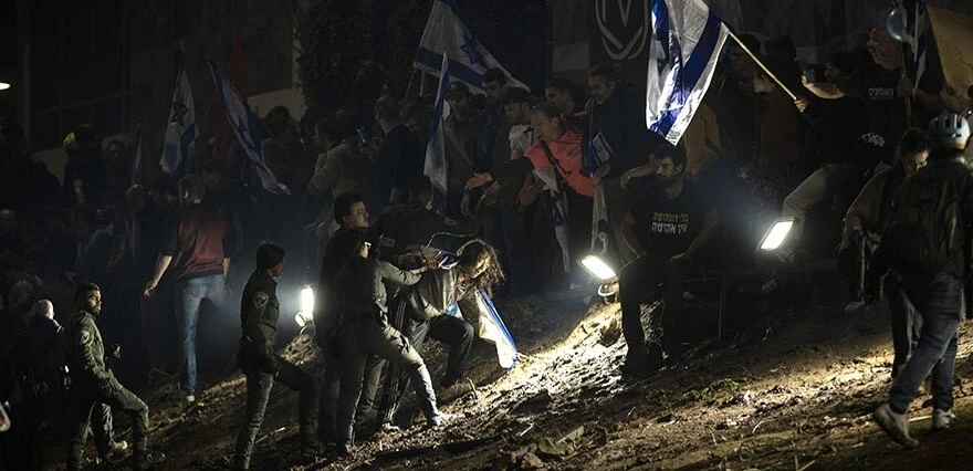 İsrail’de Binyamin Netanyahu’nun kabinesi de patlak verdi! Hükümetteki 3 bakan ‘geri adım’ çağrısında bulundu